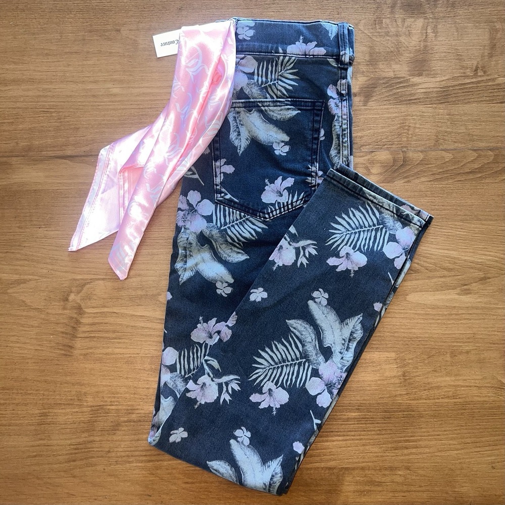 NEW Juicy Couture Jeans Printed Black Floral SIZE 26 With Pink Scarf